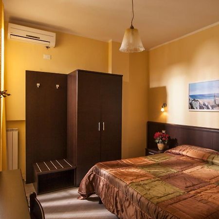 Hotel Il Cavaliere Nero Tirrenia Εξωτερικό φωτογραφία