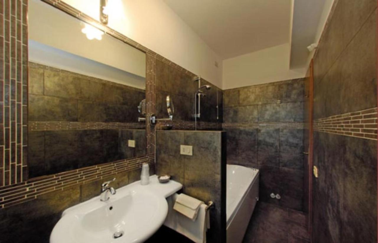 Hotel Il Cavaliere Nero Tirrenia Εξωτερικό φωτογραφία